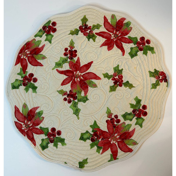 St Nicholas Square Round Scalloped Reversible Holly Berry & Plaid 15" Placemats - Picture 1 of 7